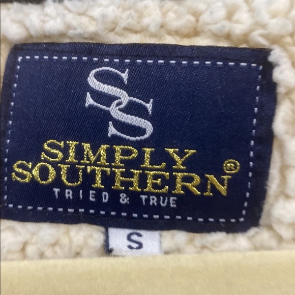 - $5 DEALS MUST BUNDLE Women’s Sherpa Sweatshirt - Picture 3 of 3